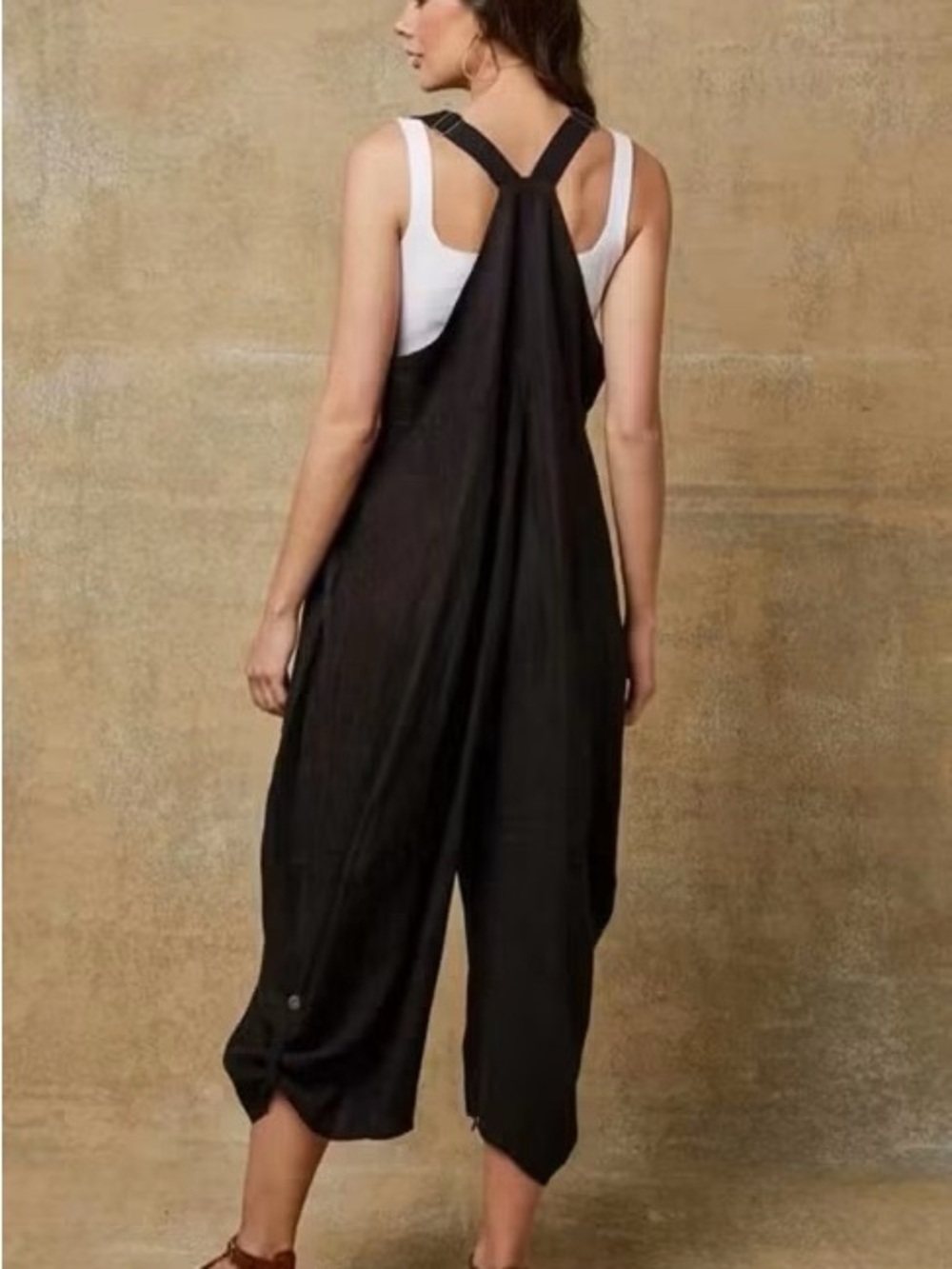 100% Linen Women's Black Relaxed Linen-Blend Overalls Jumpsuit - Picture 2 of 3